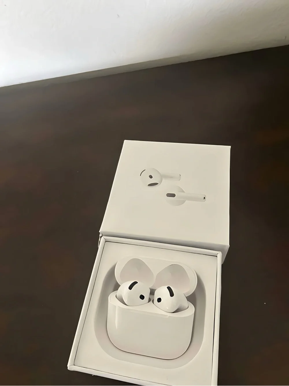 Apple White Wireless Earbuds with Charging Case
